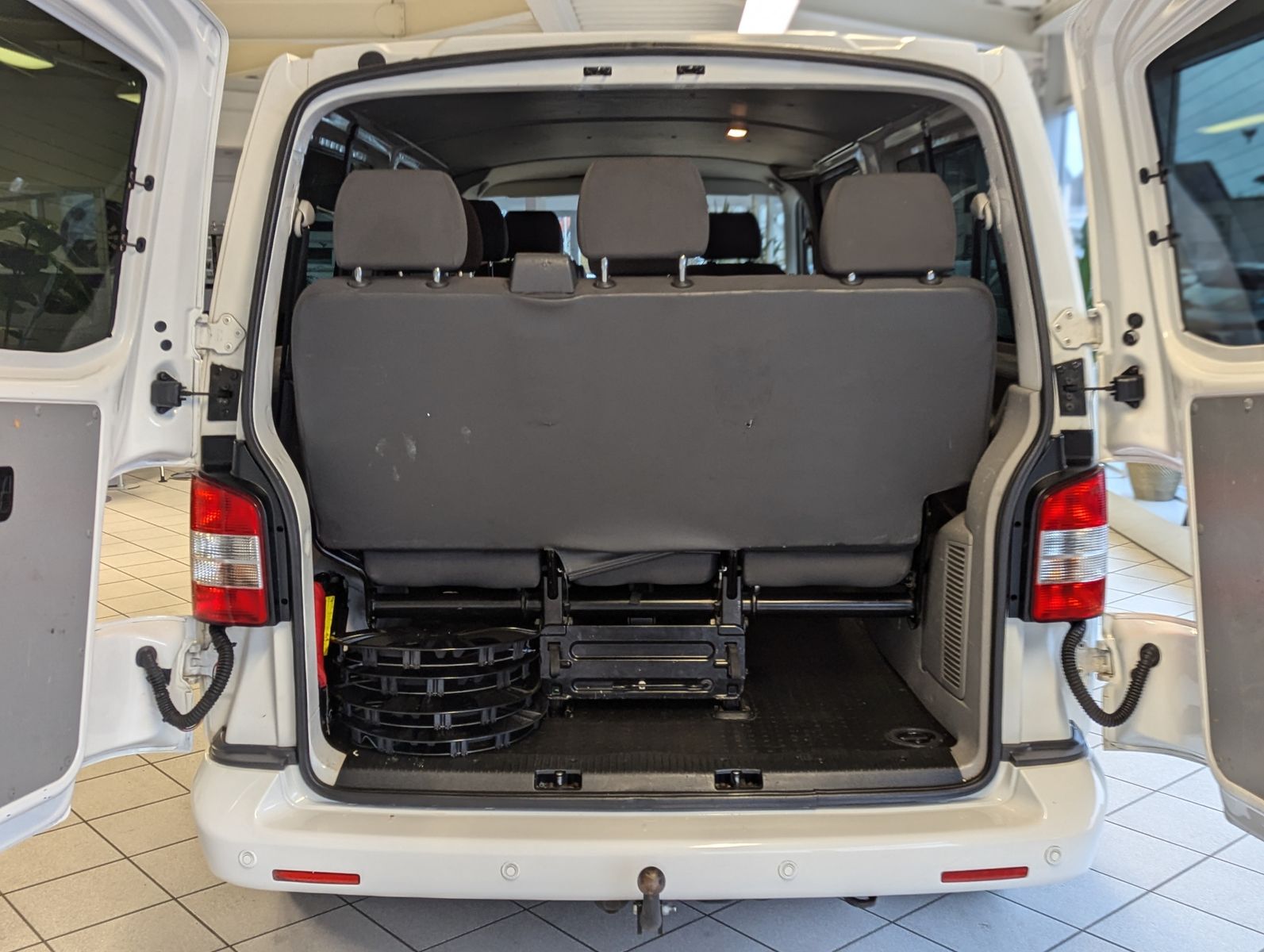 Fahrzeugabbildung Volkswagen T6 Transporter TDI lang 103KW Scheckheft 9-Sitze