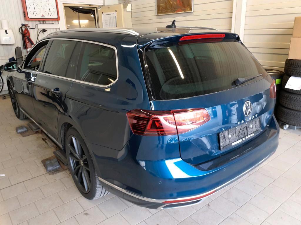 Volkswagen Passat 2.0TDI/MATRIX/STANDH/AHK/HARMAN/360°/SHZ