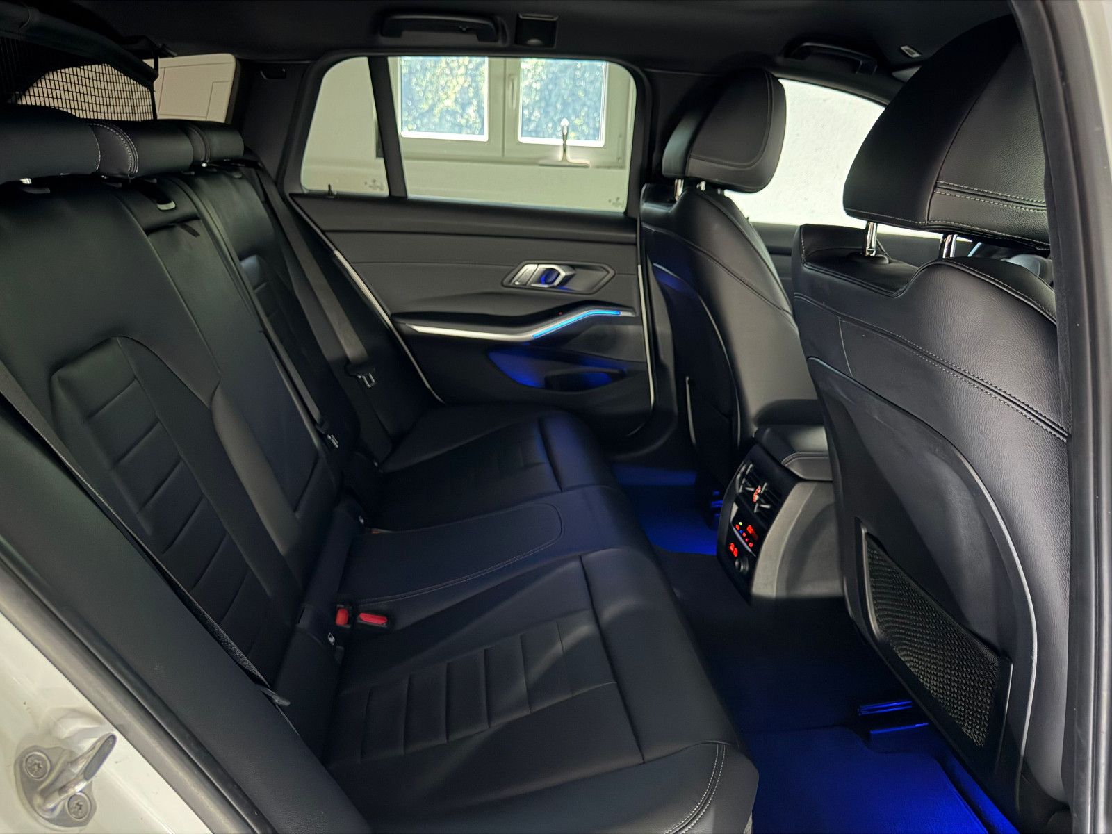 Fahrzeugabbildung BMW 320 d M SPORT/LIVE COCKPIT/MEMORY/HuD/AHK/LASER