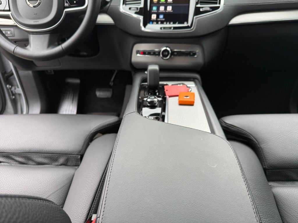 VOLVO XC90 T8 AWD Plug-in Hybrid Plus Dark AHK semi el VOLVO XC90 T8 AWD Plug-in Hybrid Plus Dark AHK semi el