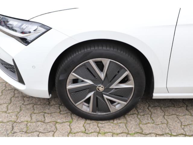 Skoda Superb IV Combi 2.0 TDI DSG Selection