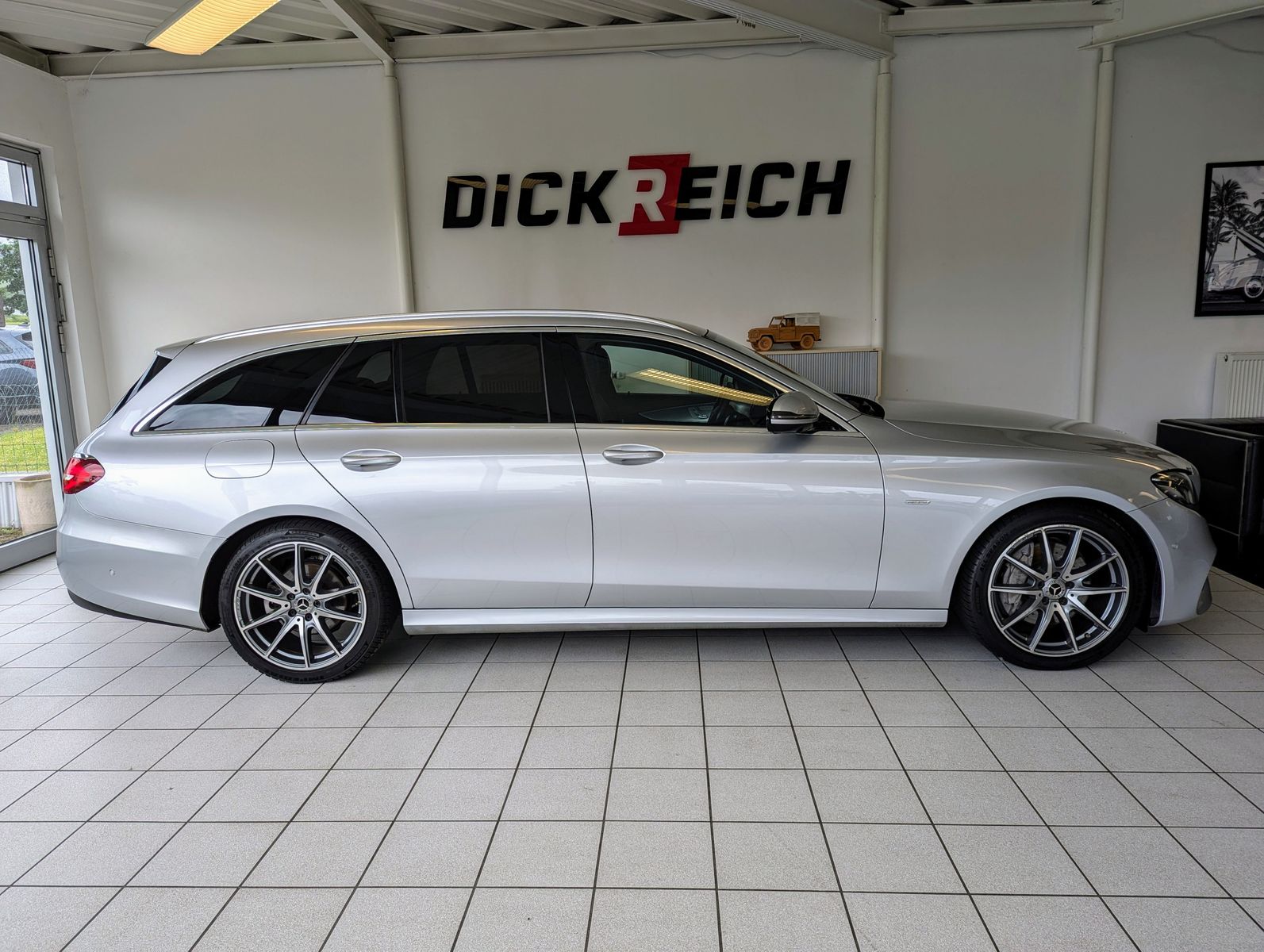 MERCEDES-BENZ E 220 d AMG StHz. Multibeam 360° Memory AHK 19" - Image 8