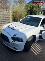 Dodge Charger 5.7 AWD - Dodge Charger mit Benzin-Antrieb: Limousine, 5.7
