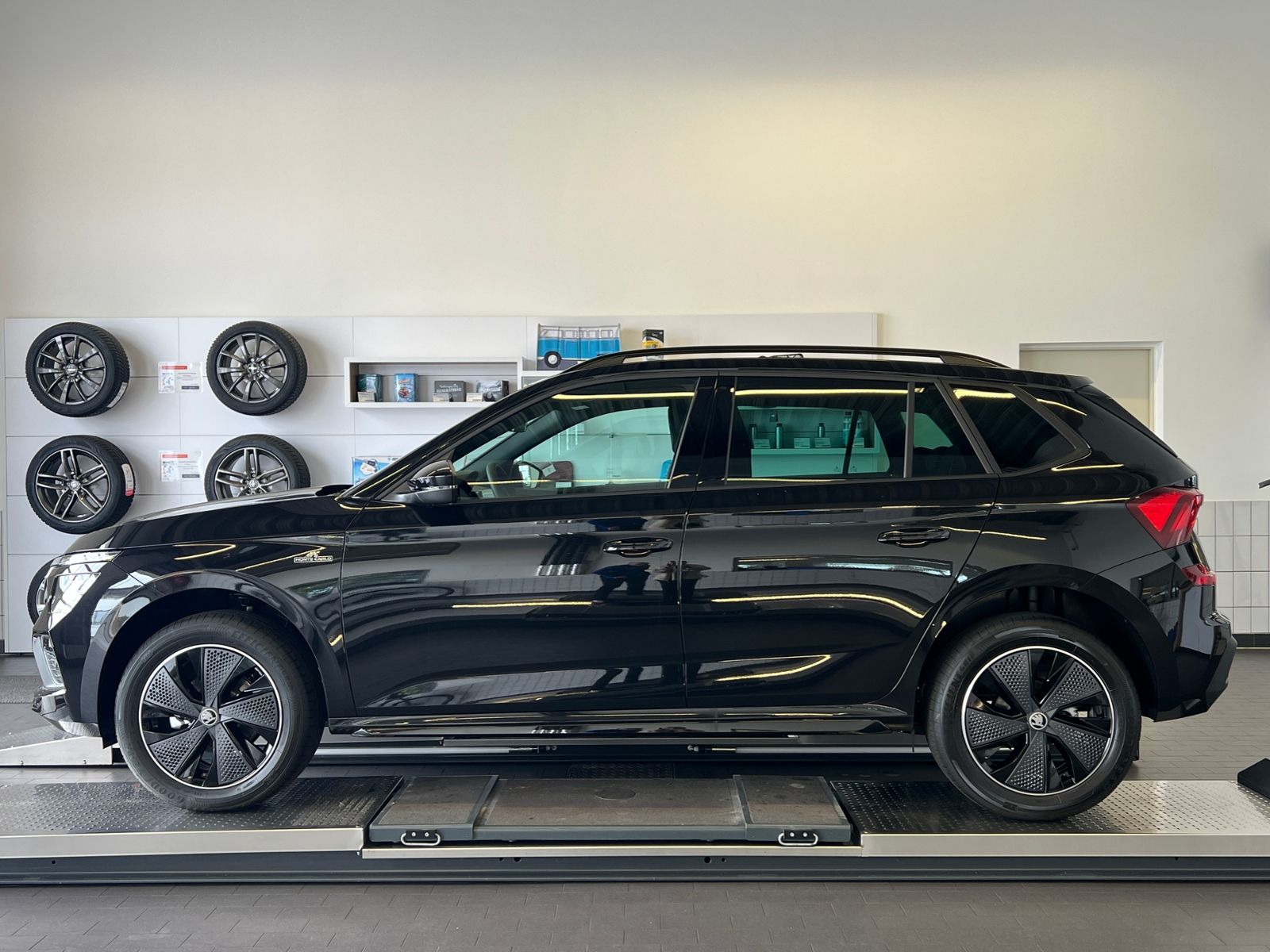Fahrzeugabbildung SKODA Kamiq Monte Carlo 1.0 TSI DSG *AHK, Matrix-LED*