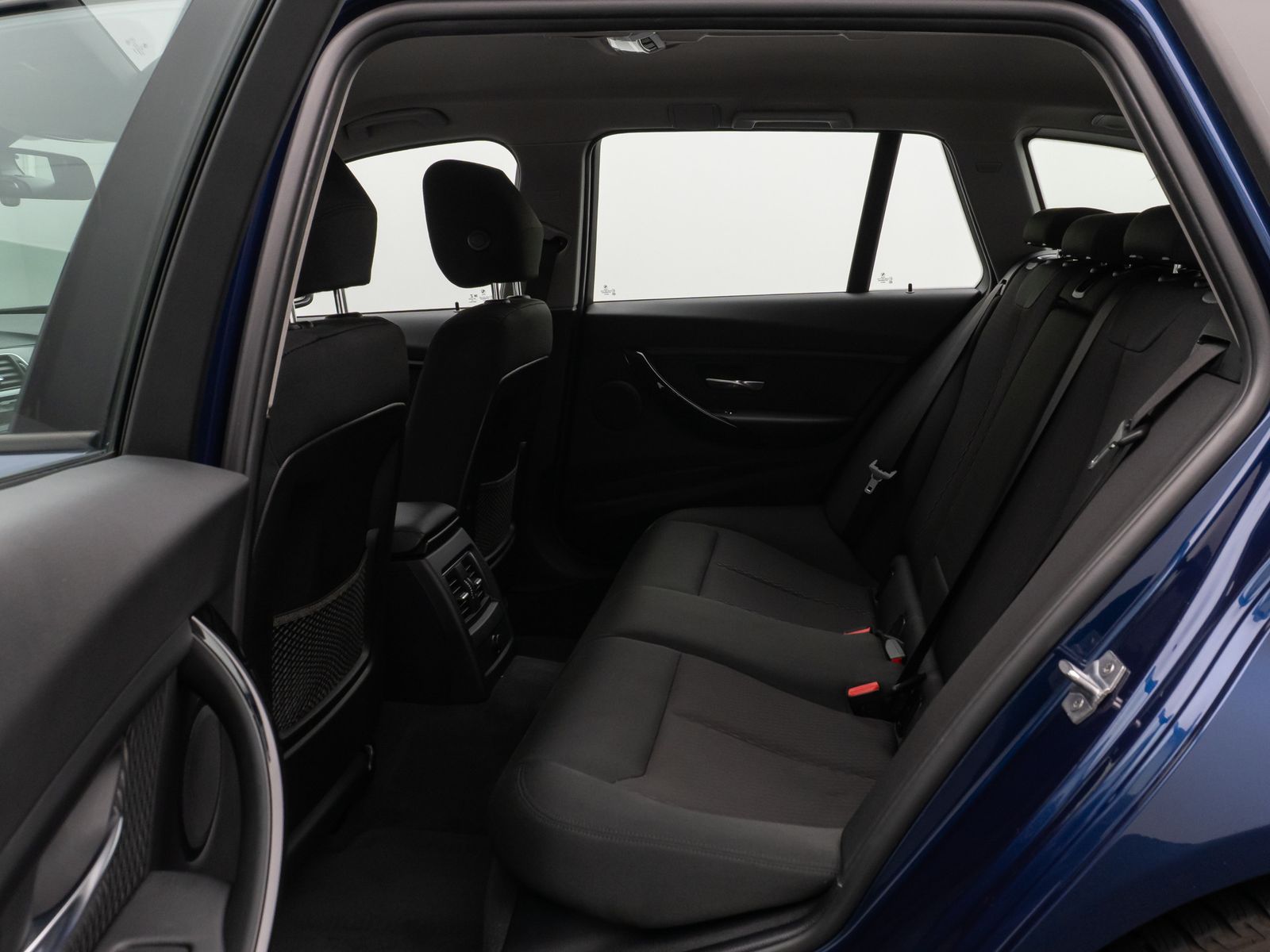 Fahrzeugabbildung BMW 320i Advantage HiFi Navi Lordos PDC LED Alarm