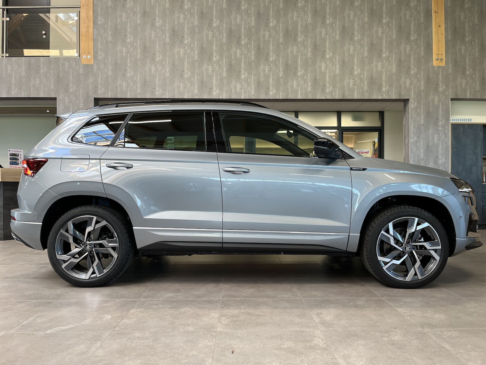 Skoda Karoq Sportline 4x4 TDI DSG AHK Navi 5JG Kam360 imagem 2