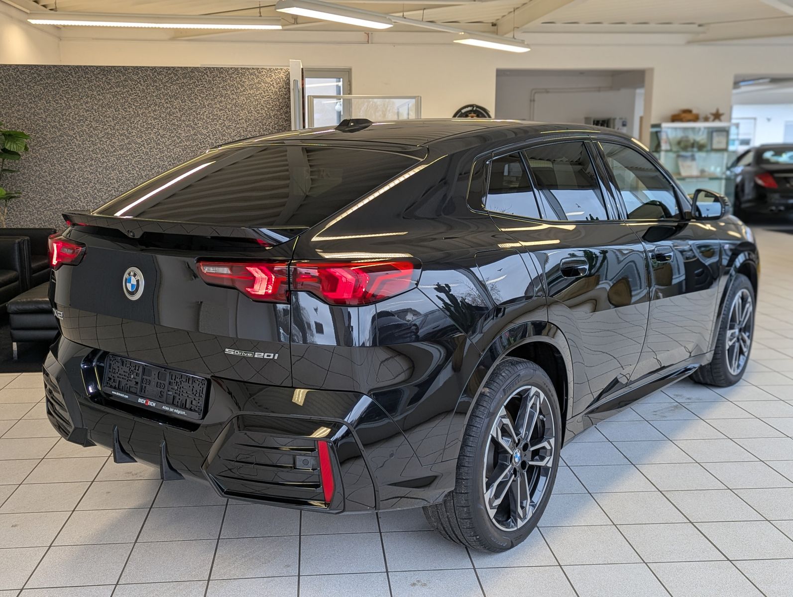 BMW X2 20 i M-Sport Pano Aktivsitze Kamera AHK - Image 7