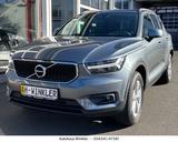 Volvo XC40  2WD Navi DAB+ Winterpaket AHK - mit Benzin-Antrieb: Grau, Beheizbare Frontscheibe, Geländewagen, mit Klimaautomatik