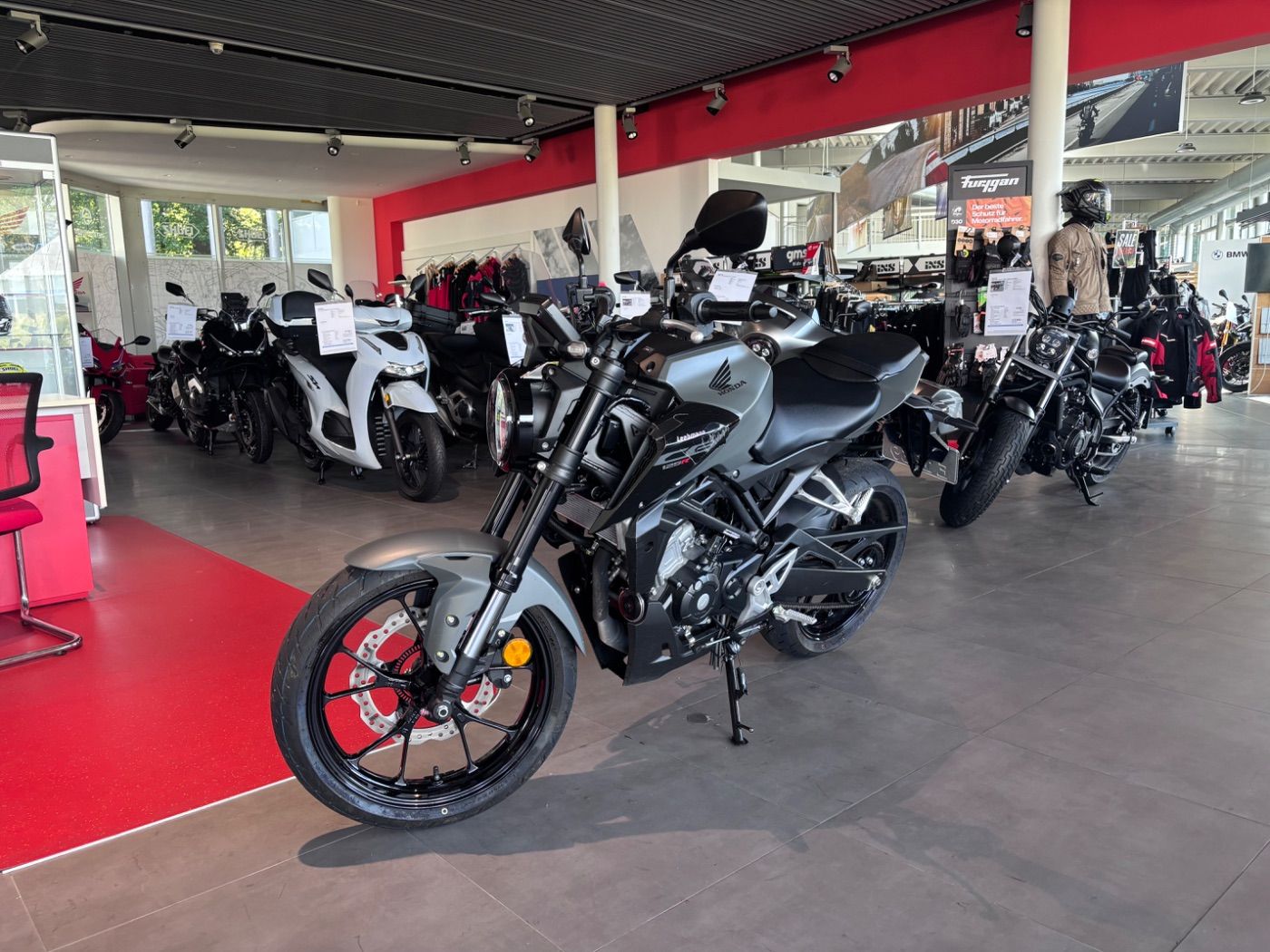 Fahrzeugabbildung Honda CB 125 R 2026