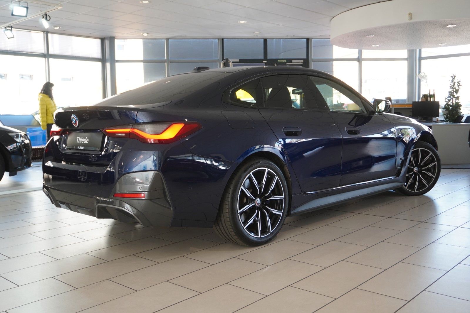 Fahrzeugabbildung BMW i4 Gran Coupe 40 eDrive M-SPORT NAVI/LED/360°/SH
