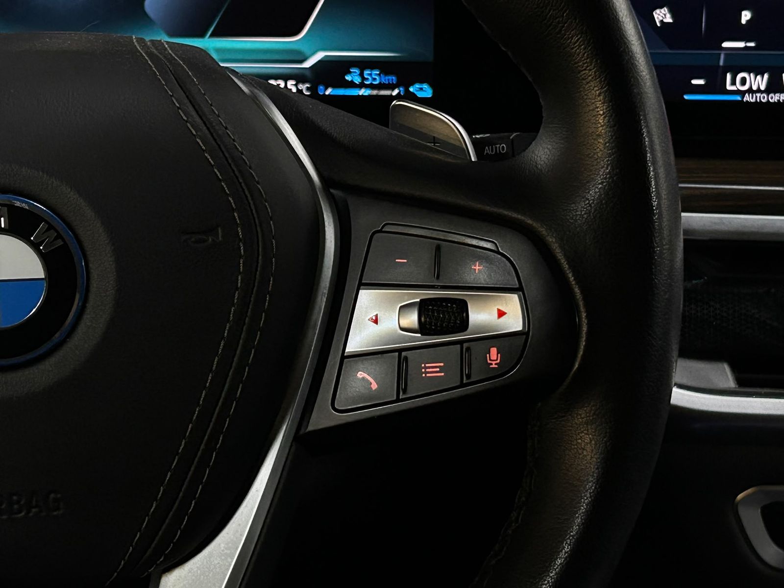 Fahrzeugabbildung BMW X5 50 e xDr PANO+MEMO+LUFT+LED+HEAD+H&K+AHK+360+