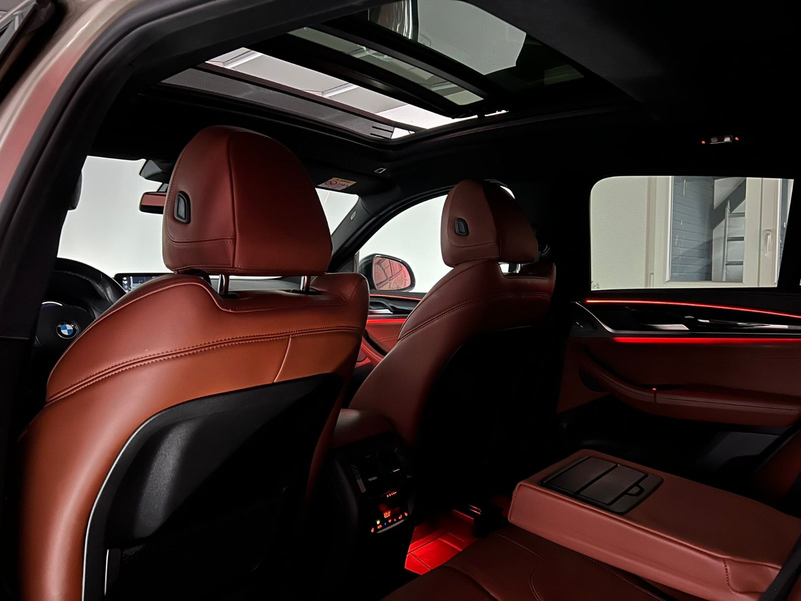 Fahrzeugabbildung BMW X4 xDrive 30 i M SPORT/ACC/H&K/HuD/PANO/DE FZG