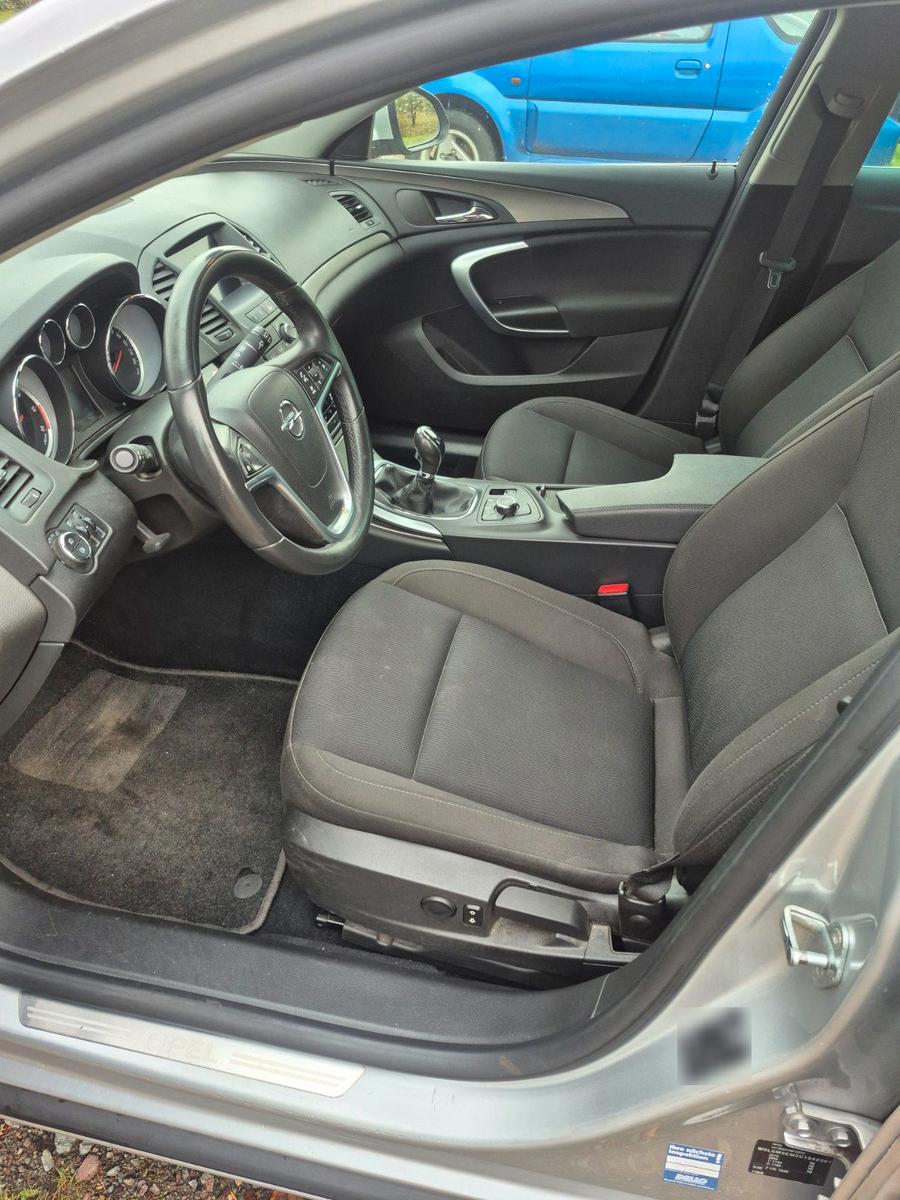 Opel Insignia 2011 — photo 14