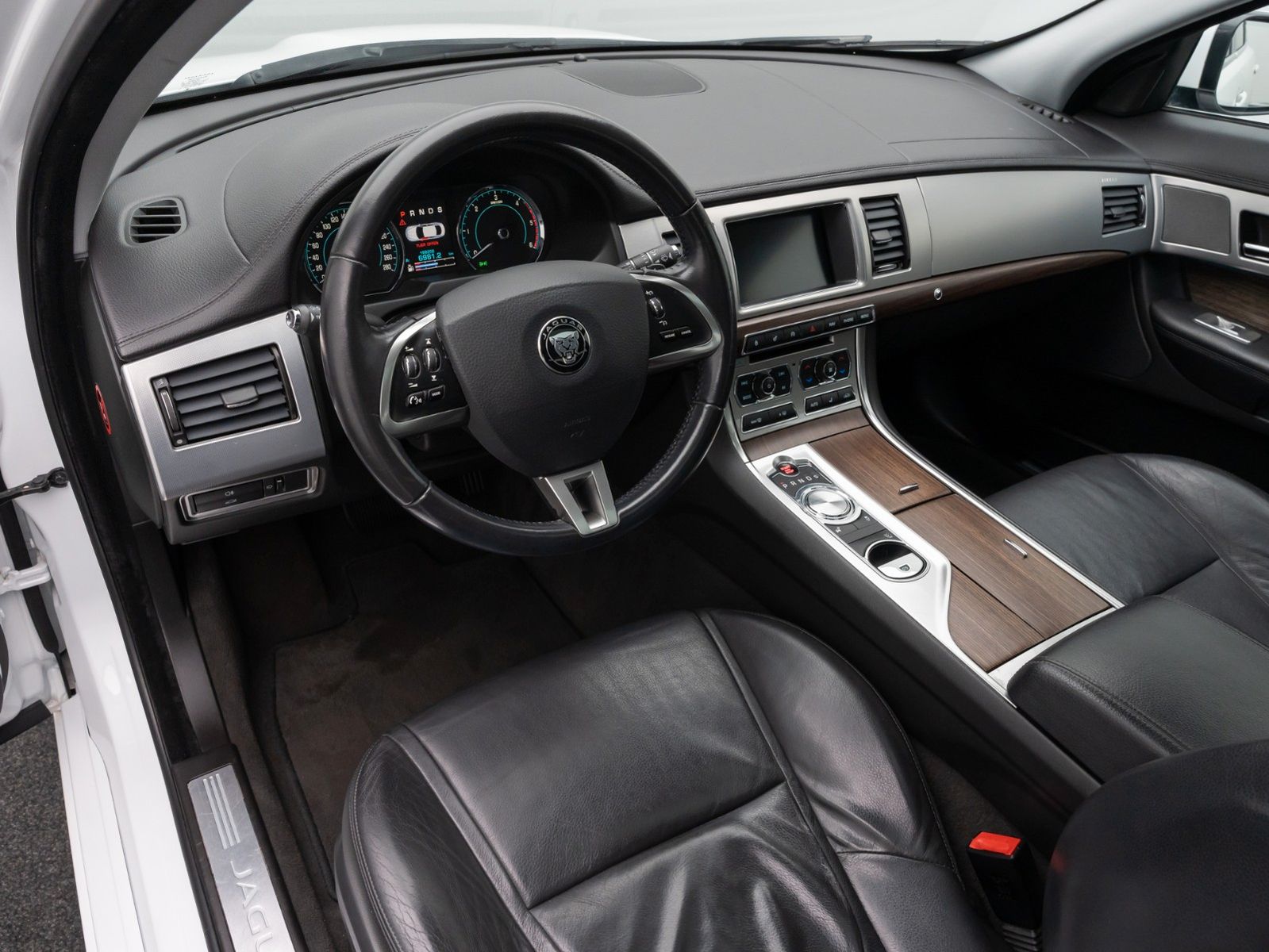 Fahrzeugabbildung Jaguar XF 2.2 Xenon Navi GSD Leder Touch Tempomat