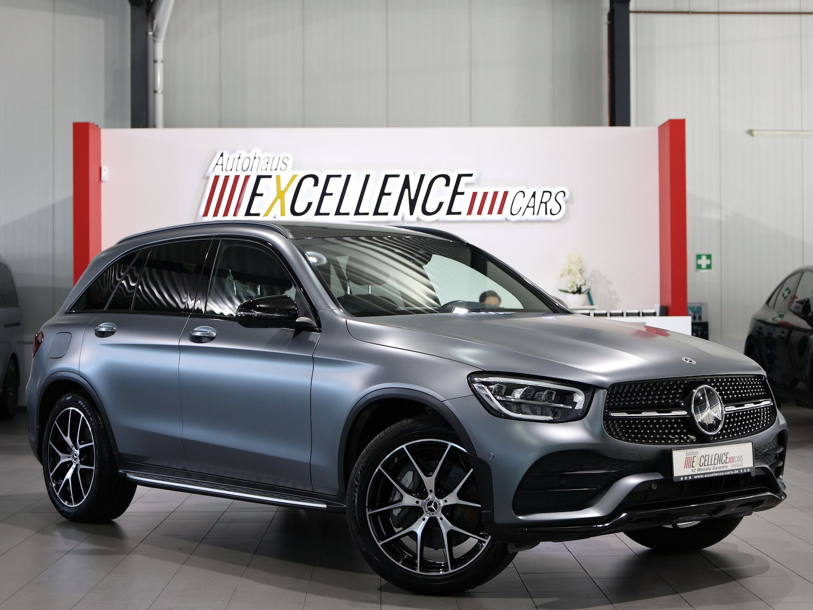 MERCEDES-BENZ GLC 220 d 4Matic AMG-LINE-PLUS MATT / PANORAMA