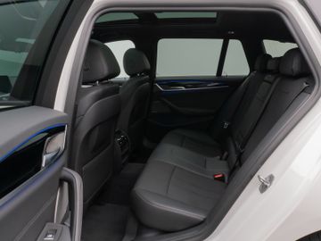 Fahrzeugabbildung BMW 520d xD Tour Sport Line Pano H/K Exklusiv Paket