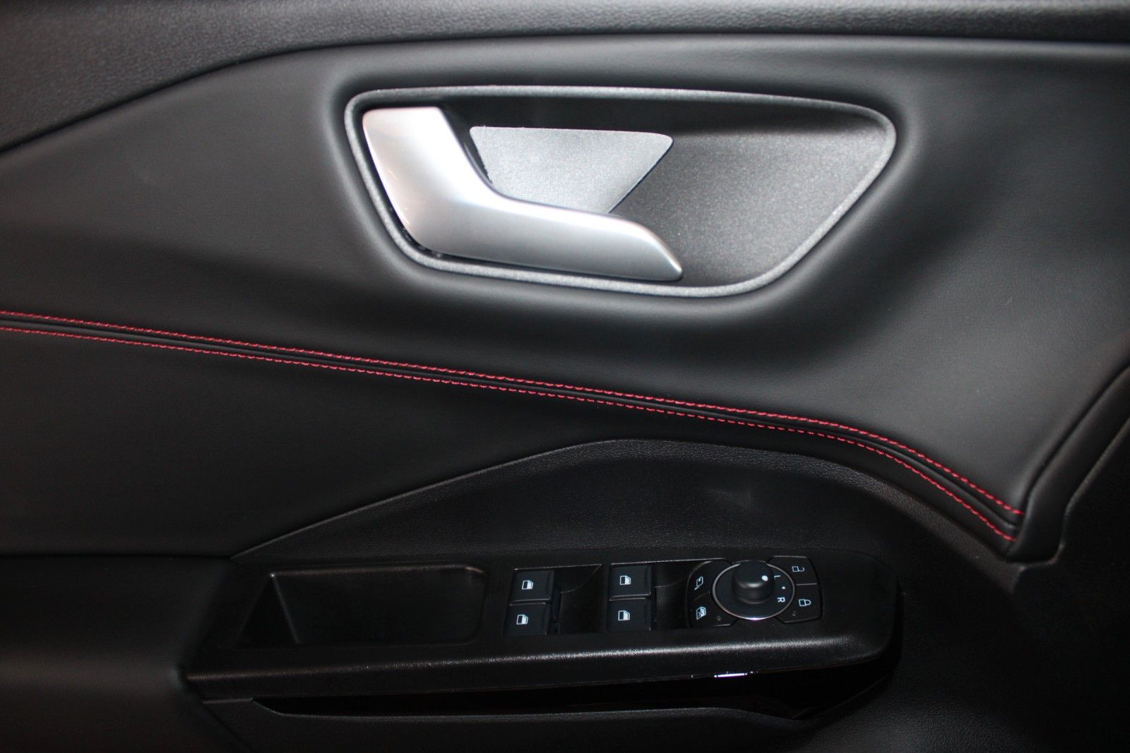 Fahrzeugabbildung Ford Puma 1,0 EcoBoost Hybrid ST-Line X Automatik LED
