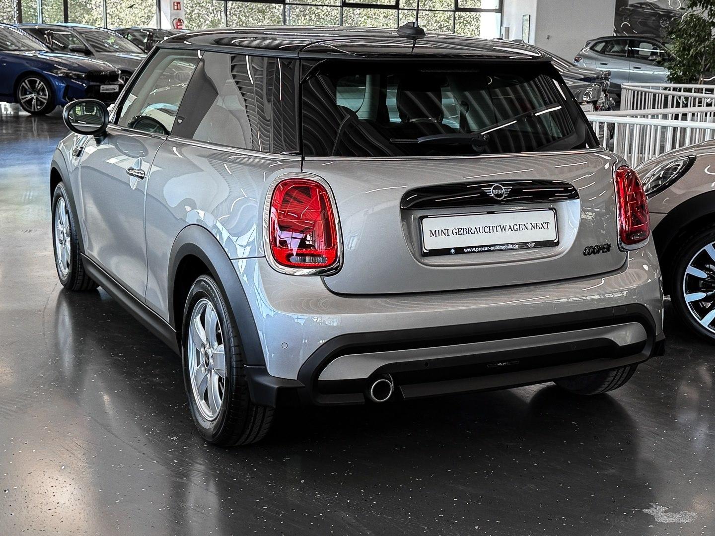 MINI Cooper Essential Trim Aut Nav LED Drive+Park