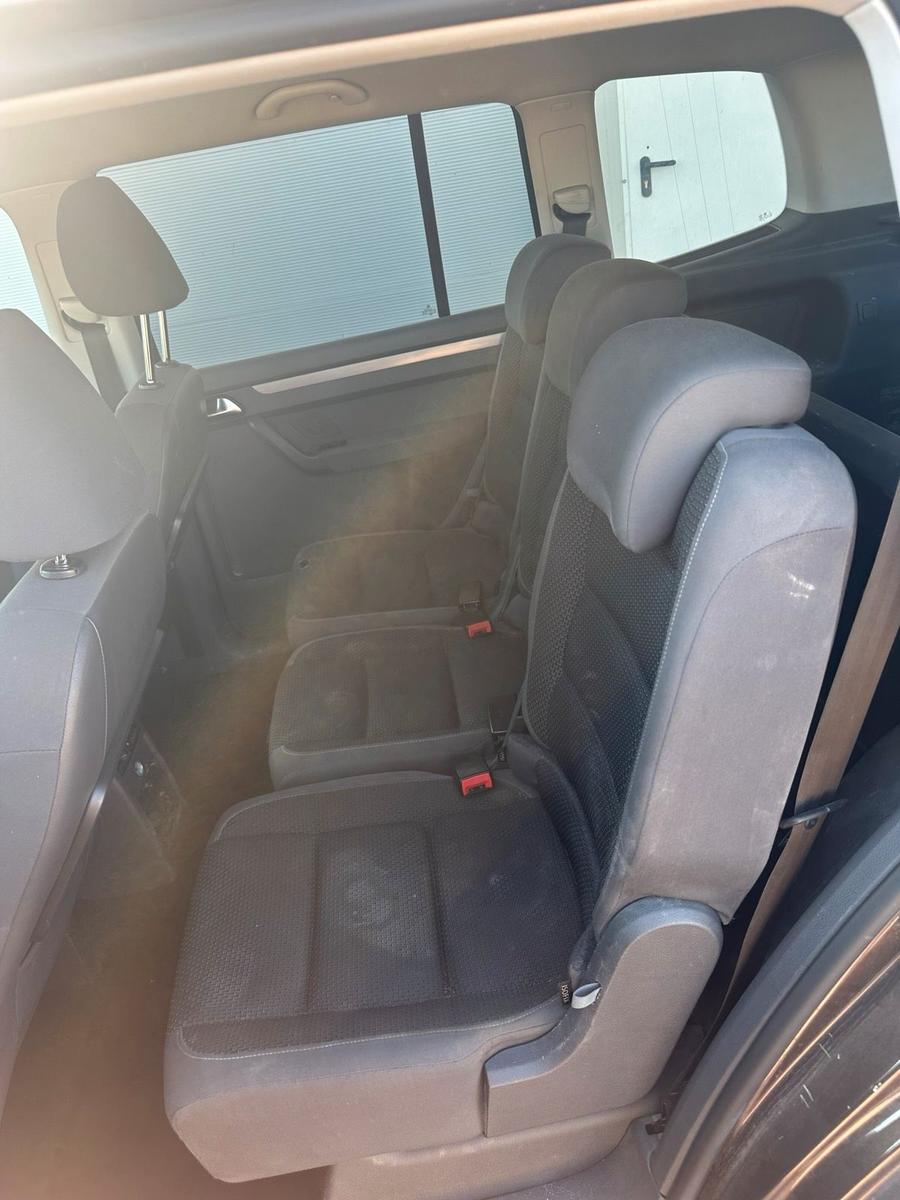 Volkswagen Touran 2011 — photo 11