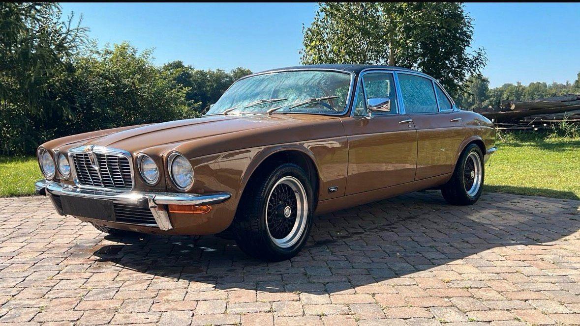 Jaguar XJ12