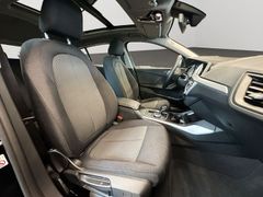BMW 118  i Advantage LED NAVI PDC AHK Panorama