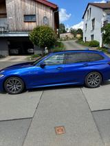BMW 320dA Touring M Sport LiveCockpit, Pano, Hifi - BMW: Blau, Alcantara, Soundsystem, Kombi