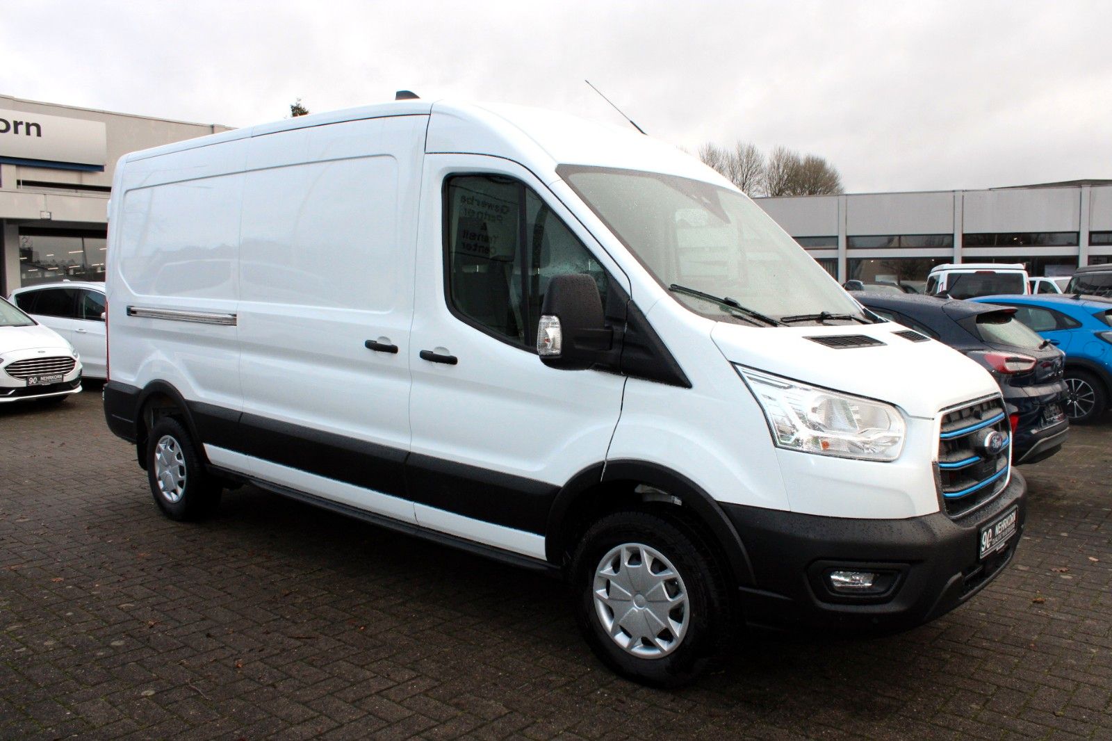 Fahrzeugabbildung Ford e-Transit 350 L3H2 TREND ELEKTRO + Technologie P