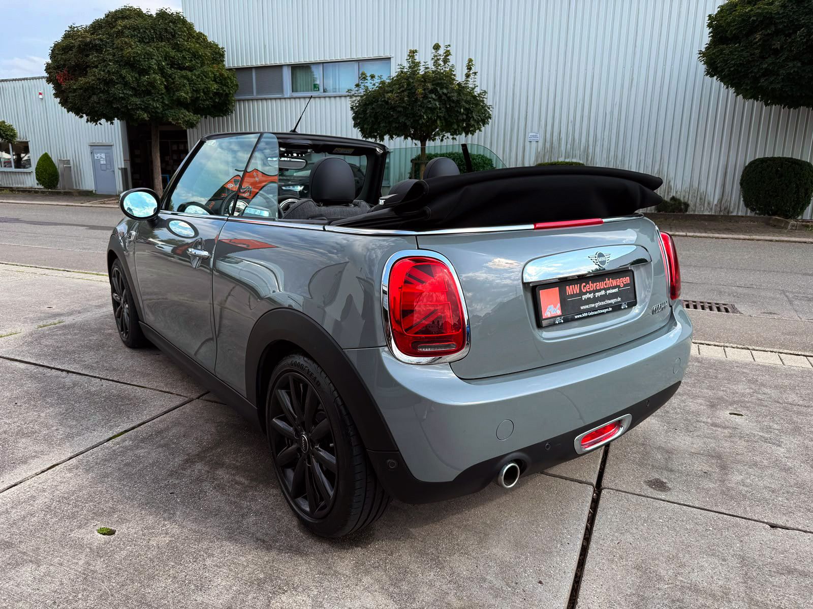 Fahrzeugabbildung MINI Cooper Cabrio Steptr. PDC KAM NAV LED TEMP SHZ