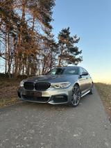 BMW Lim. 540i xDrive, M Sport (G30)  - silberne BMW 540