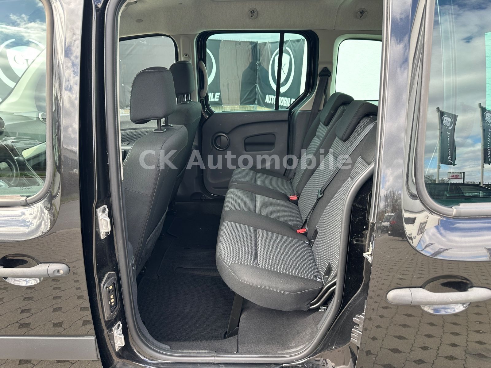 Fahrzeugabbildung Mercedes-Benz Citan Kombi 112 Lang Automatik/Navi/Pano/Kamera