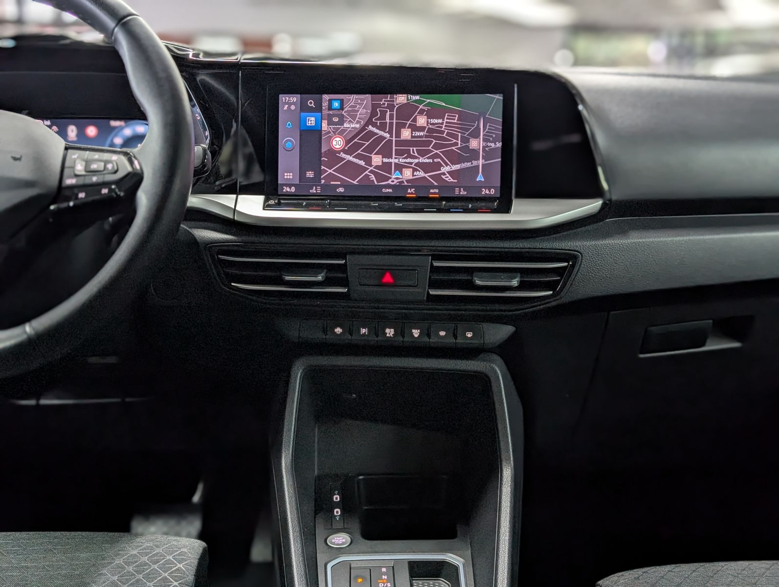 Fahrzeugabbildung Ford Grand Tourneo L2 Titanium 7-Sitze Bi-LED CAM AHK