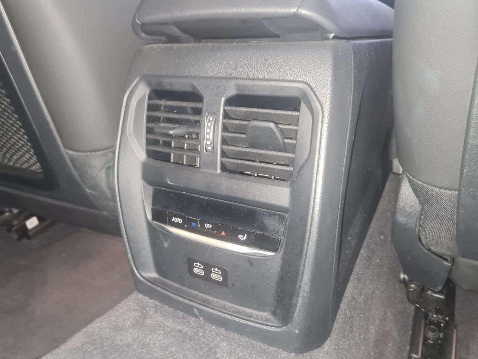 Fahrzeugabbildung BMW 320 Touring 320 d xDrive / LED / NAVI / DIGITAL