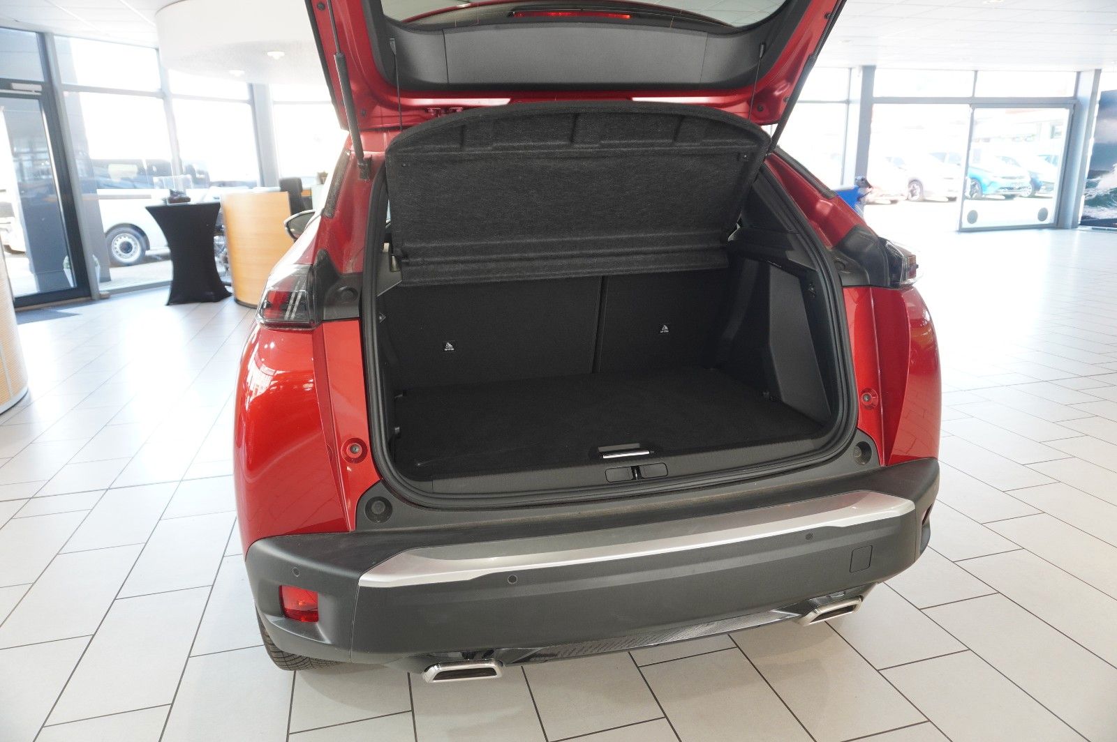 Fahrzeugabbildung Peugeot 2008 1.2T ALLURE AT NAVI/LED/KAMERA/SHZ/VIRT.