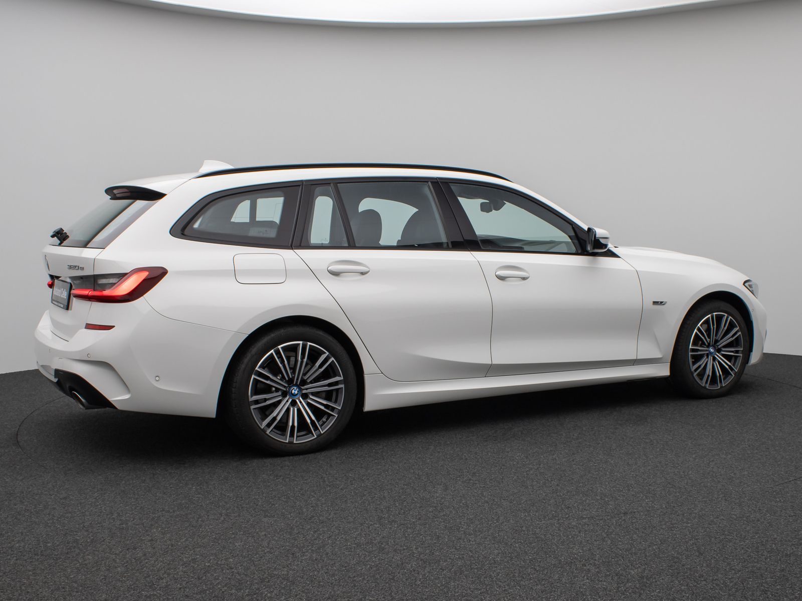 Fahrzeugabbildung BMW 320e xD M Sport 360°DAB HiFi Stop&Go Komfort LED