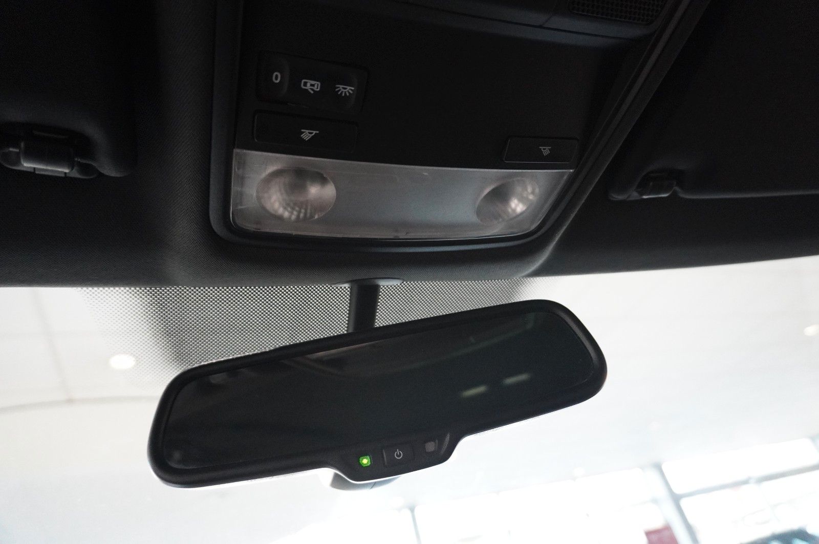 Fahrzeugabbildung Volkswagen Tiguan 2.0D LIFE KLIMA/SHZ/PDC/AUX/NEBEL