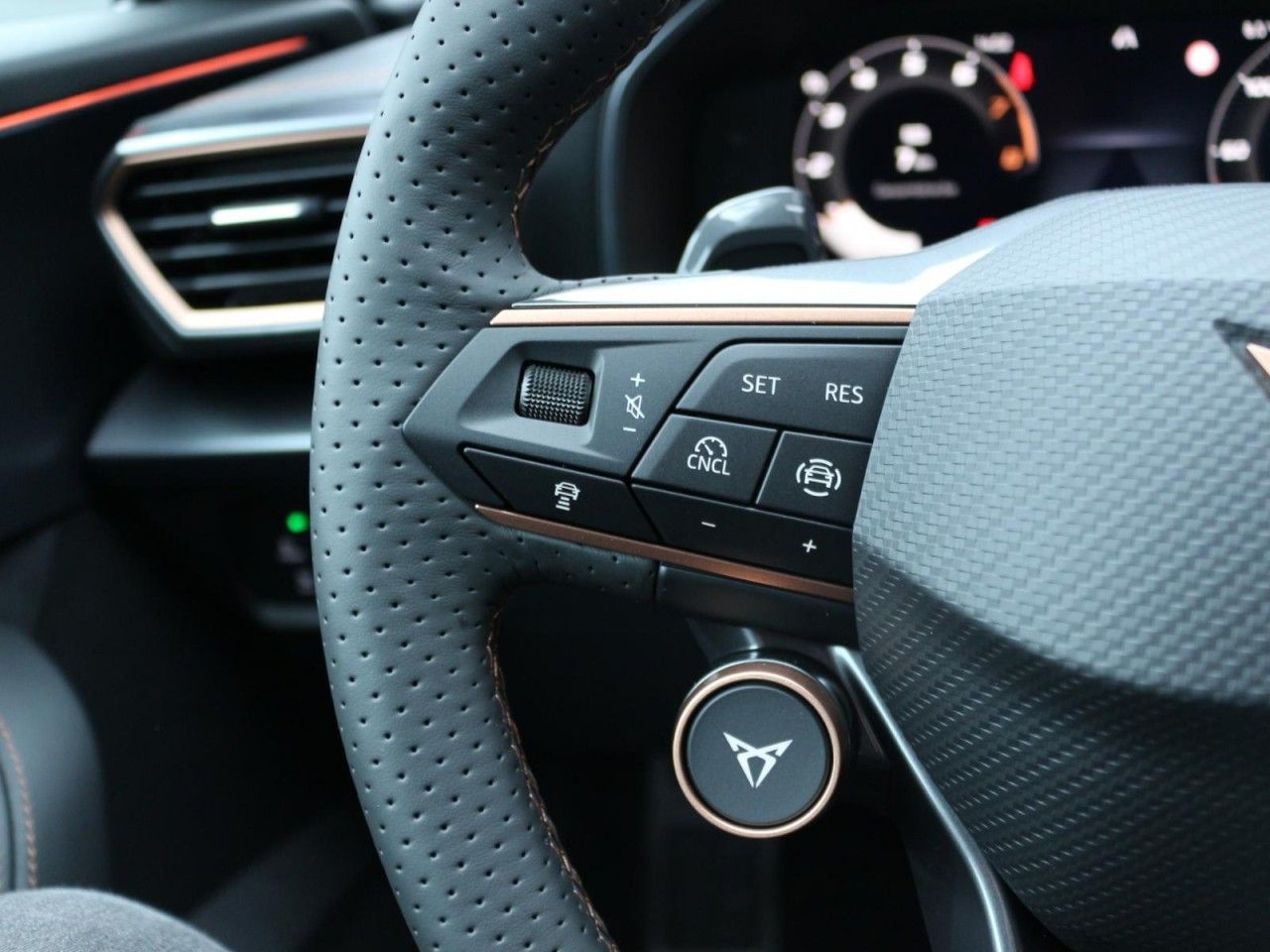 Fahrzeugabbildung CUPRA Formentor 1.5 eTSI 150 PS 7-Gang-DSG