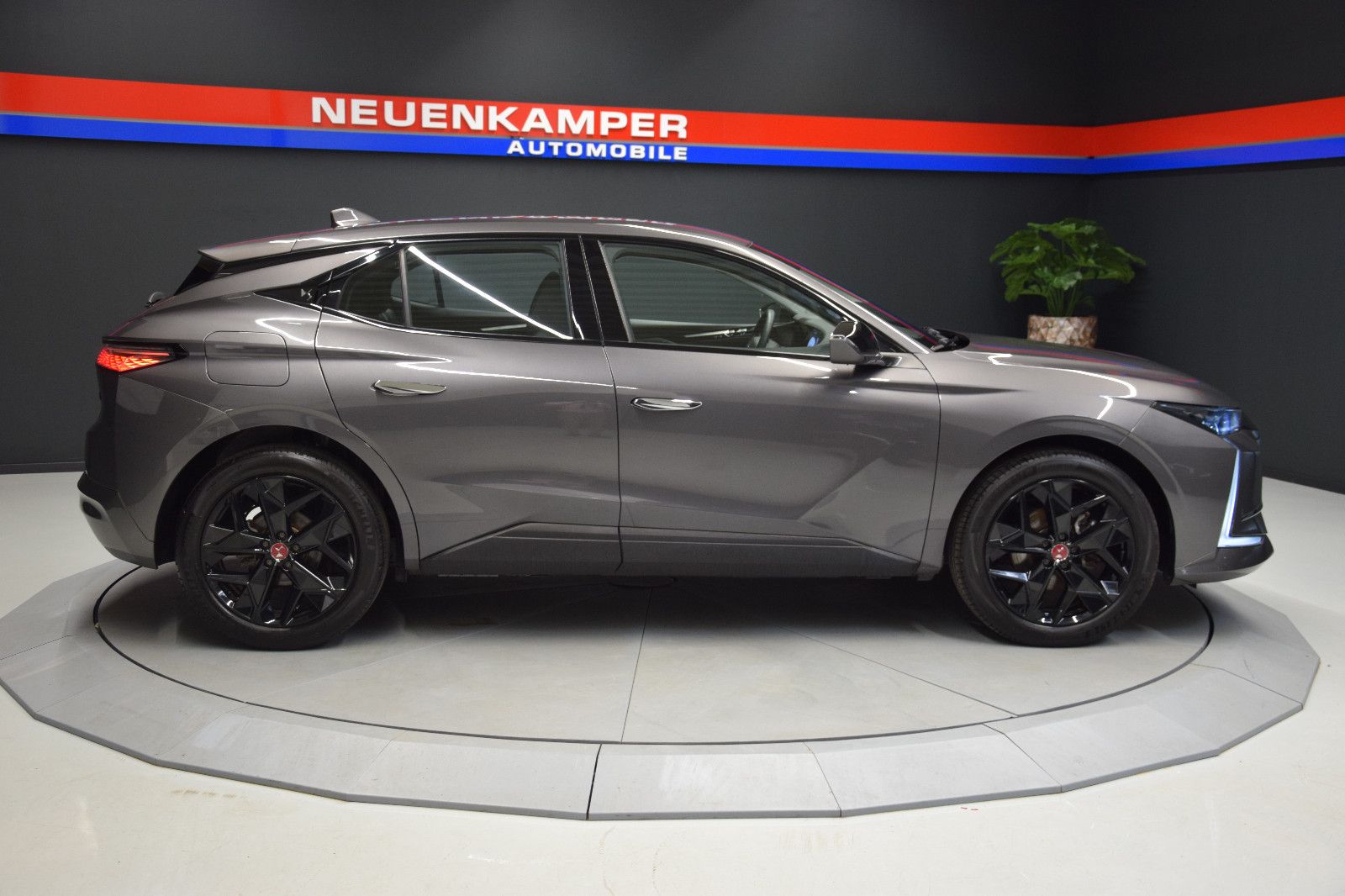 Fahrzeugabbildung DS Automobiles DS4 Performance Line Kamera Sitzheizung