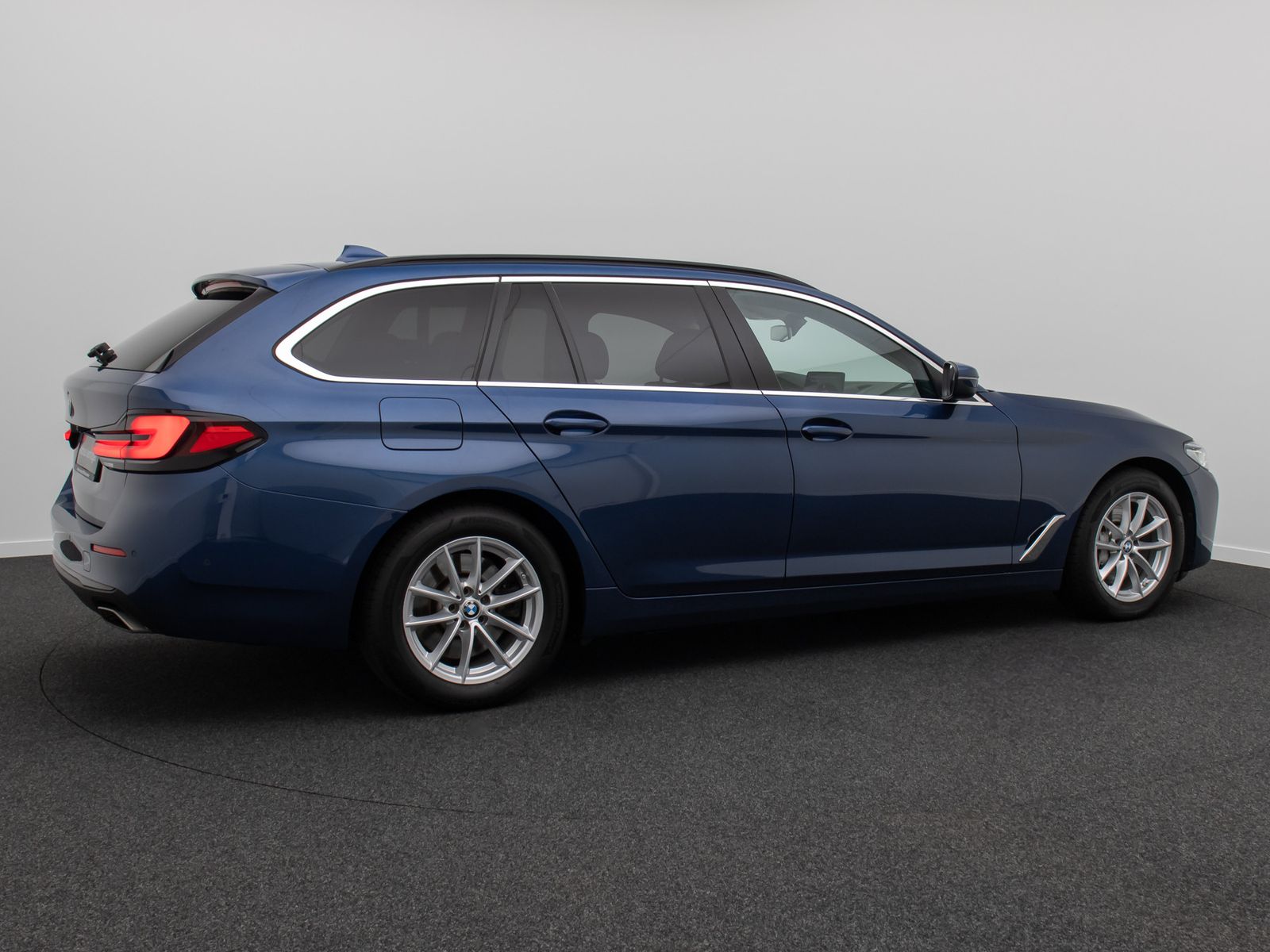 Fahrzeugabbildung BMW 530d xD HUD DAB HiFi Kamera Laser Alarm Komfort