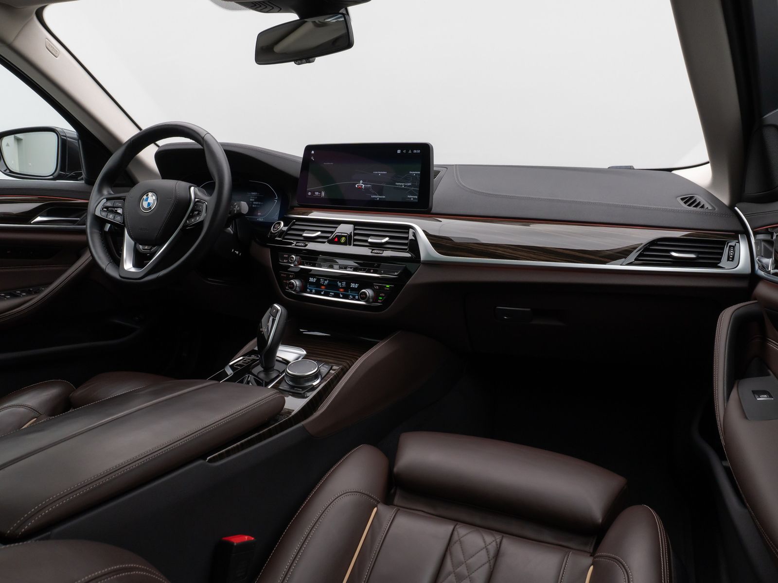 Fahrzeugabbildung BMW 530d xD Luxury Line Panorama HUD Individual 19Zl