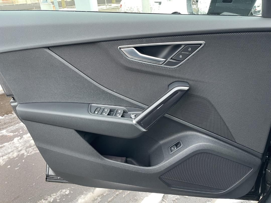 Fahrzeugabbildung Audi Q2 S line competition 35 TFSI S tronic, Parken &