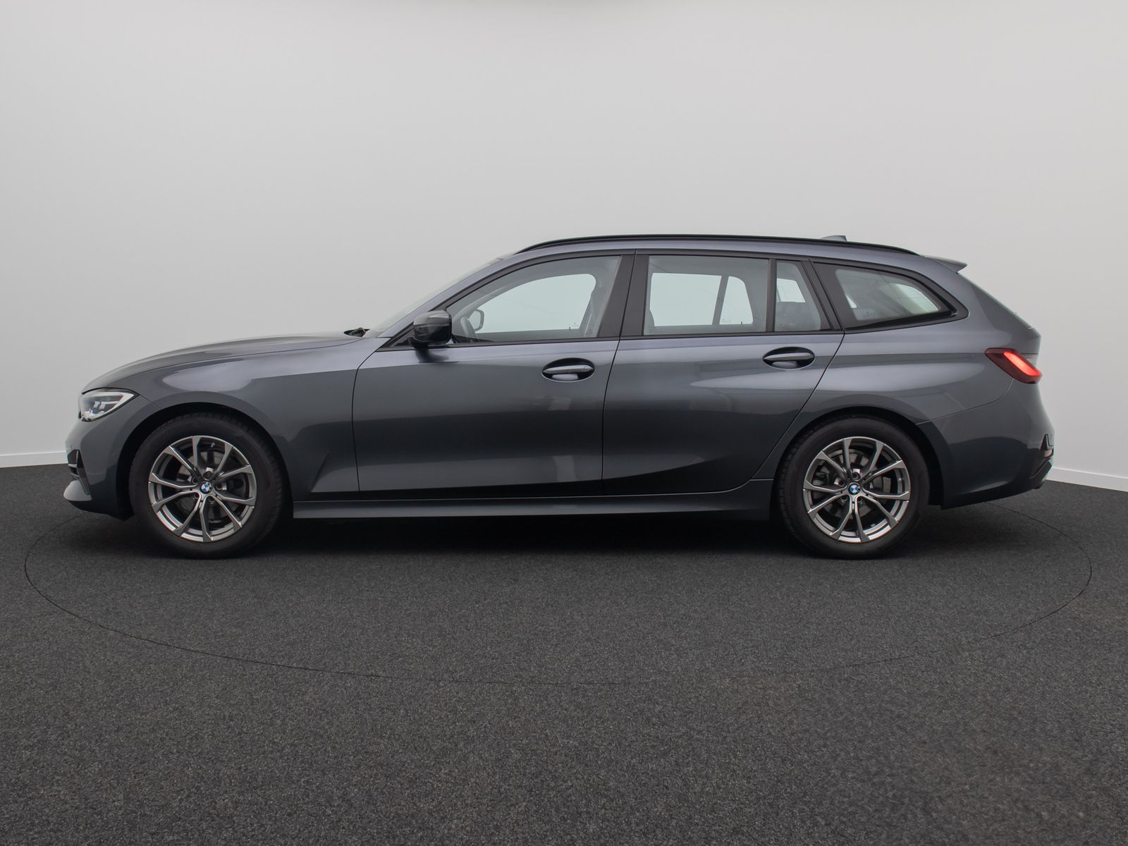 Fahrzeugabbildung BMW 320i Sport Line Alarm DAB FernlichtAss PDC LED