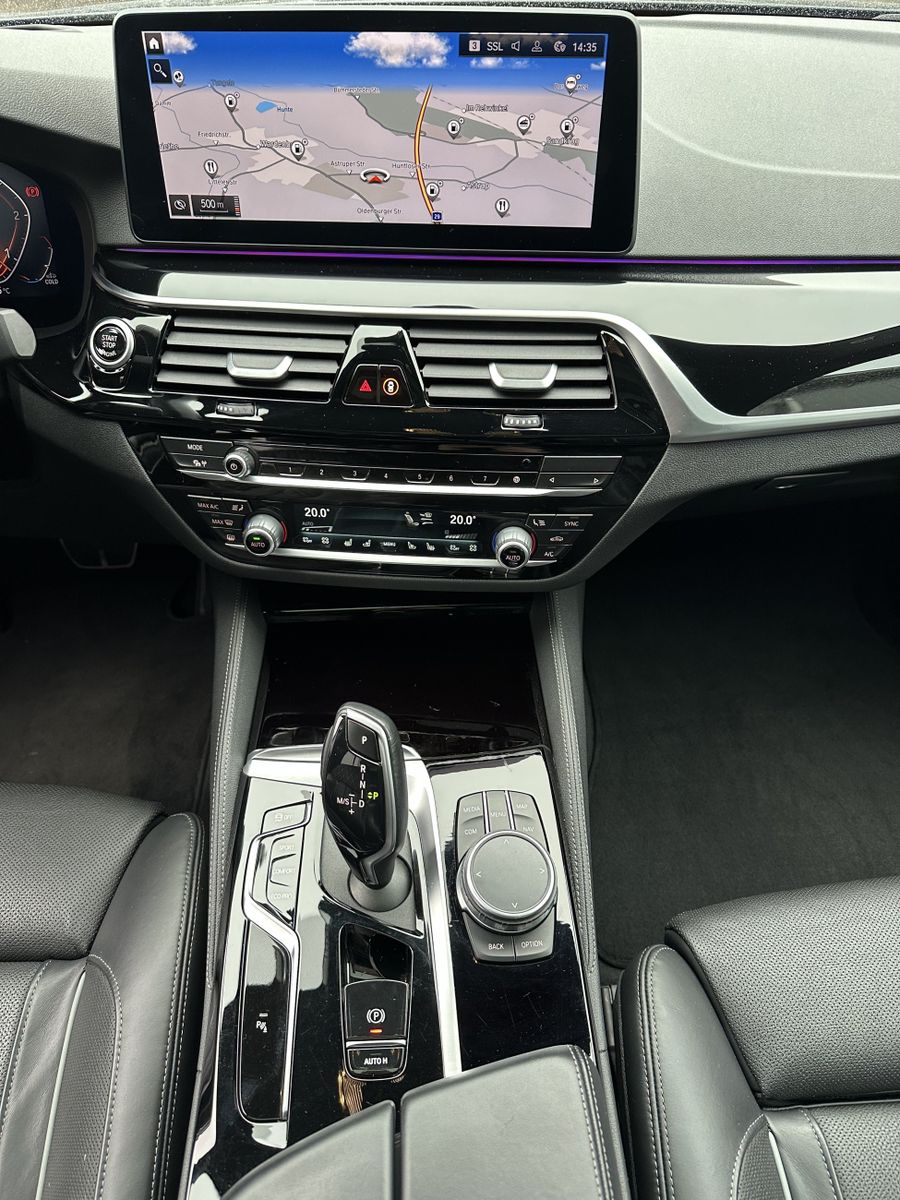 Fahrzeugabbildung BMW 540d xDrive M-Sport NAV+LASER+HUD+20ZO+GLASDACH