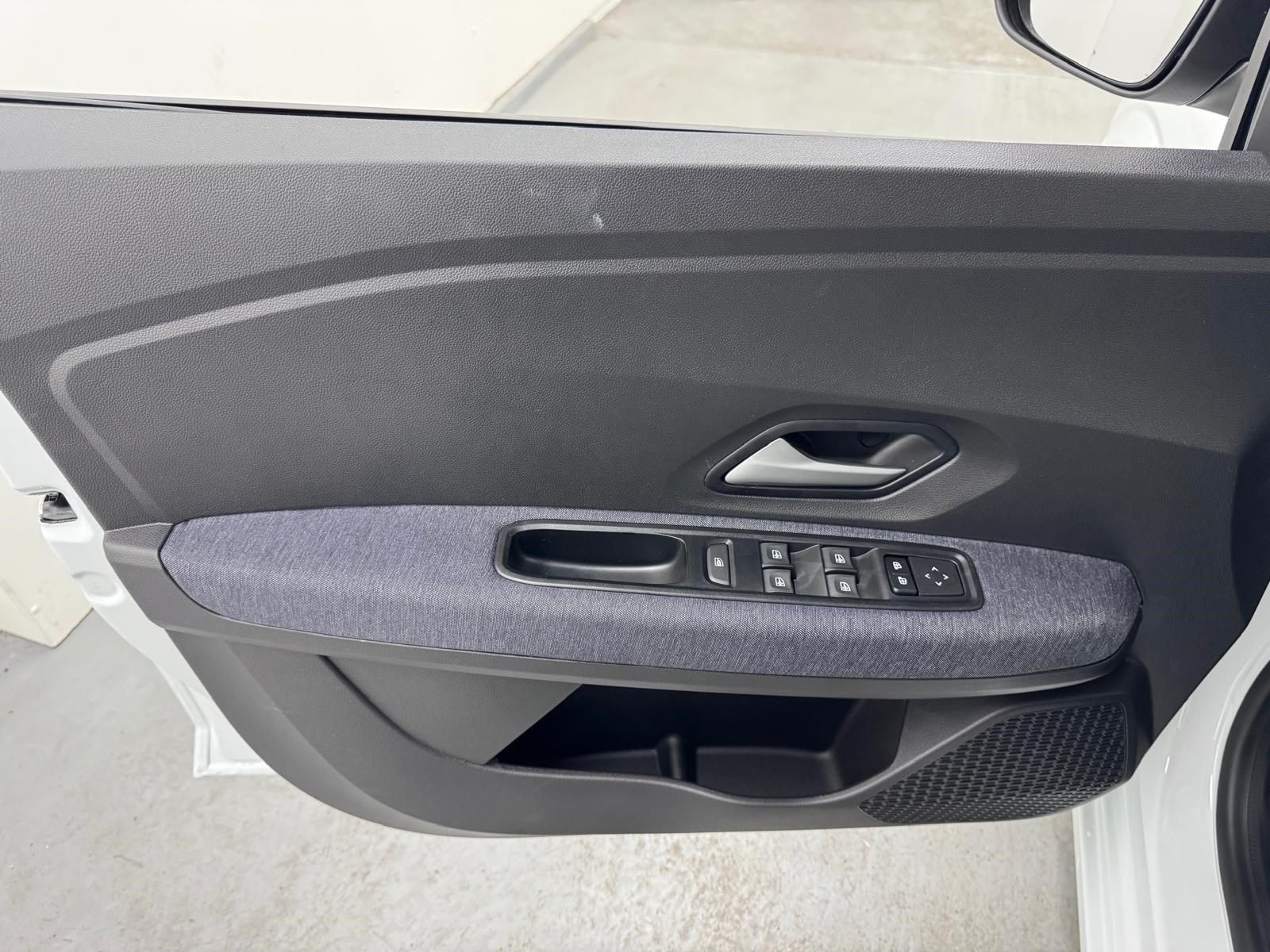 DACIA Sandero  Expression TCe 100 Winterpaket – Bild 32