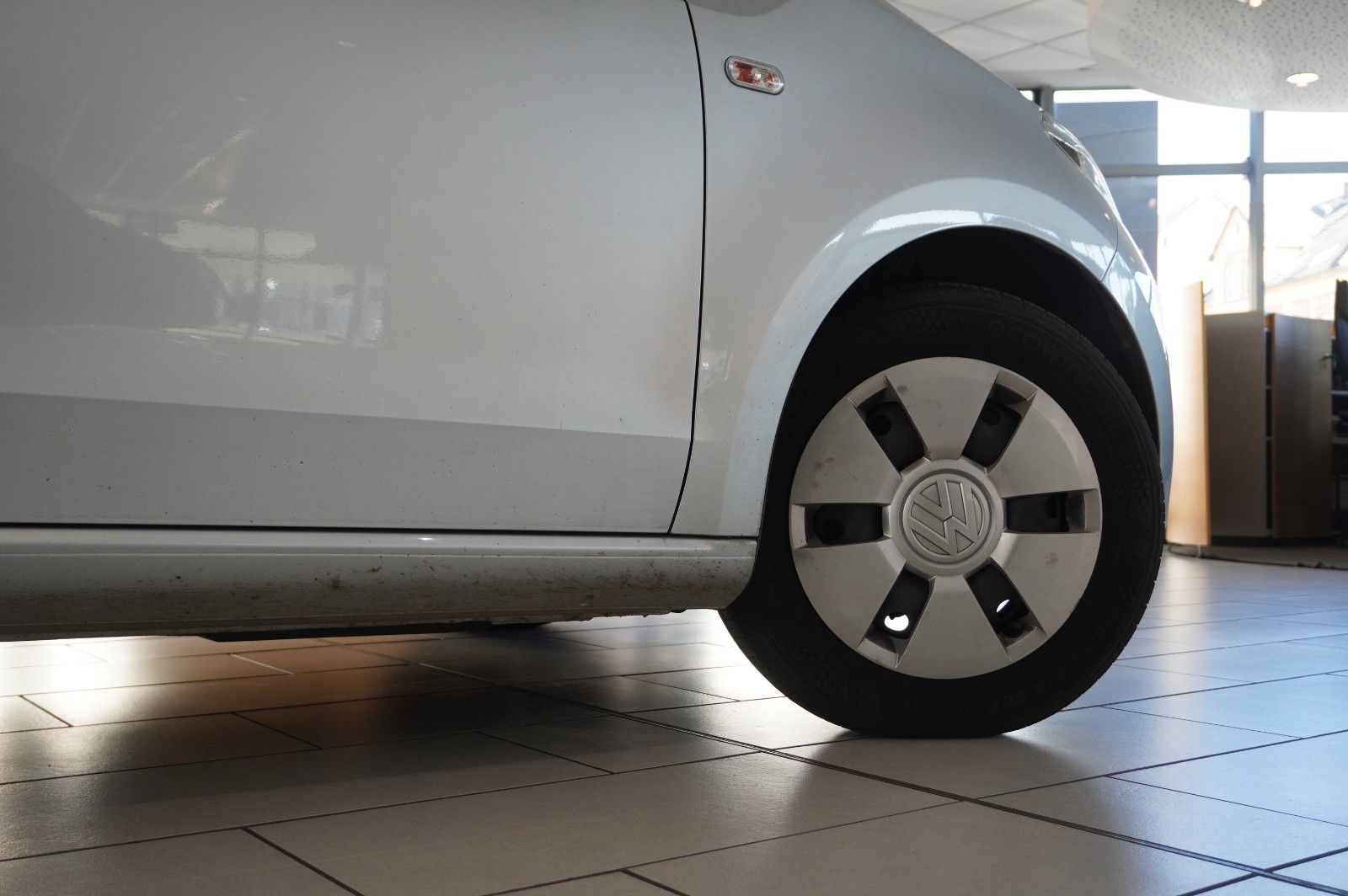 Fahrzeugabbildung Volkswagen up! 1.0 MOVE 3-TÜR NAVI/KLIMA/SPORT/CD/AUX/TÜV