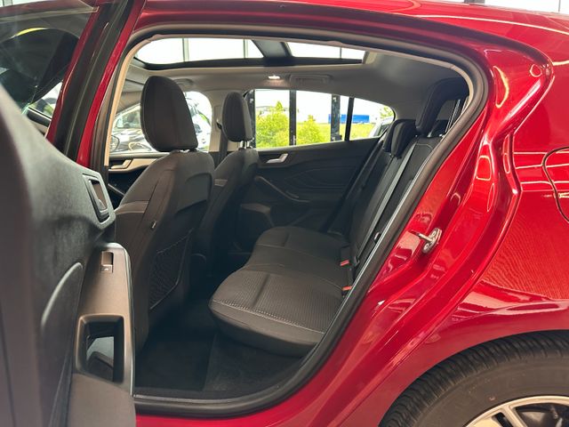 MYAUTOCENTER – Gebraucht- und Jahreswagen mit Werkstattservice in Pfaffenhofen Ford Focus Lim. *Pano*Kamera*AHK*LED*