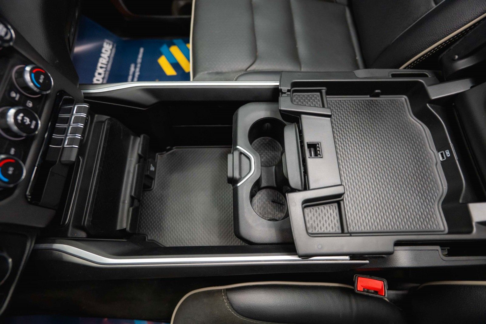 Fahrzeugabbildung Dodge RAM 5.7 V8 HEMI 4x4 Night LARAMIE Pano LED 19%