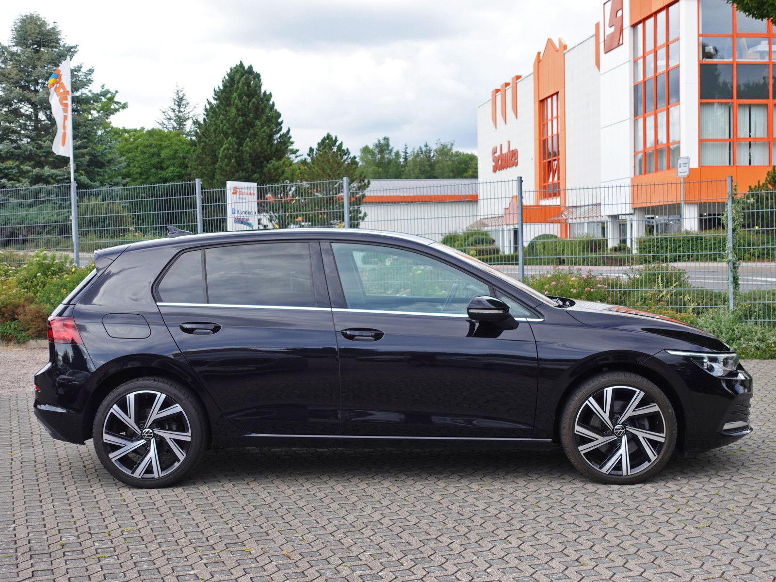 Fahrzeugabbildung Volkswagen Golf 2.0 TSI DSG 4MOTION Style IQ.Light Assist.