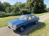 Mercedes-Benz 230E - W123 - Note 2 - Schie... - Mercedes-Benz 230: W123 230e