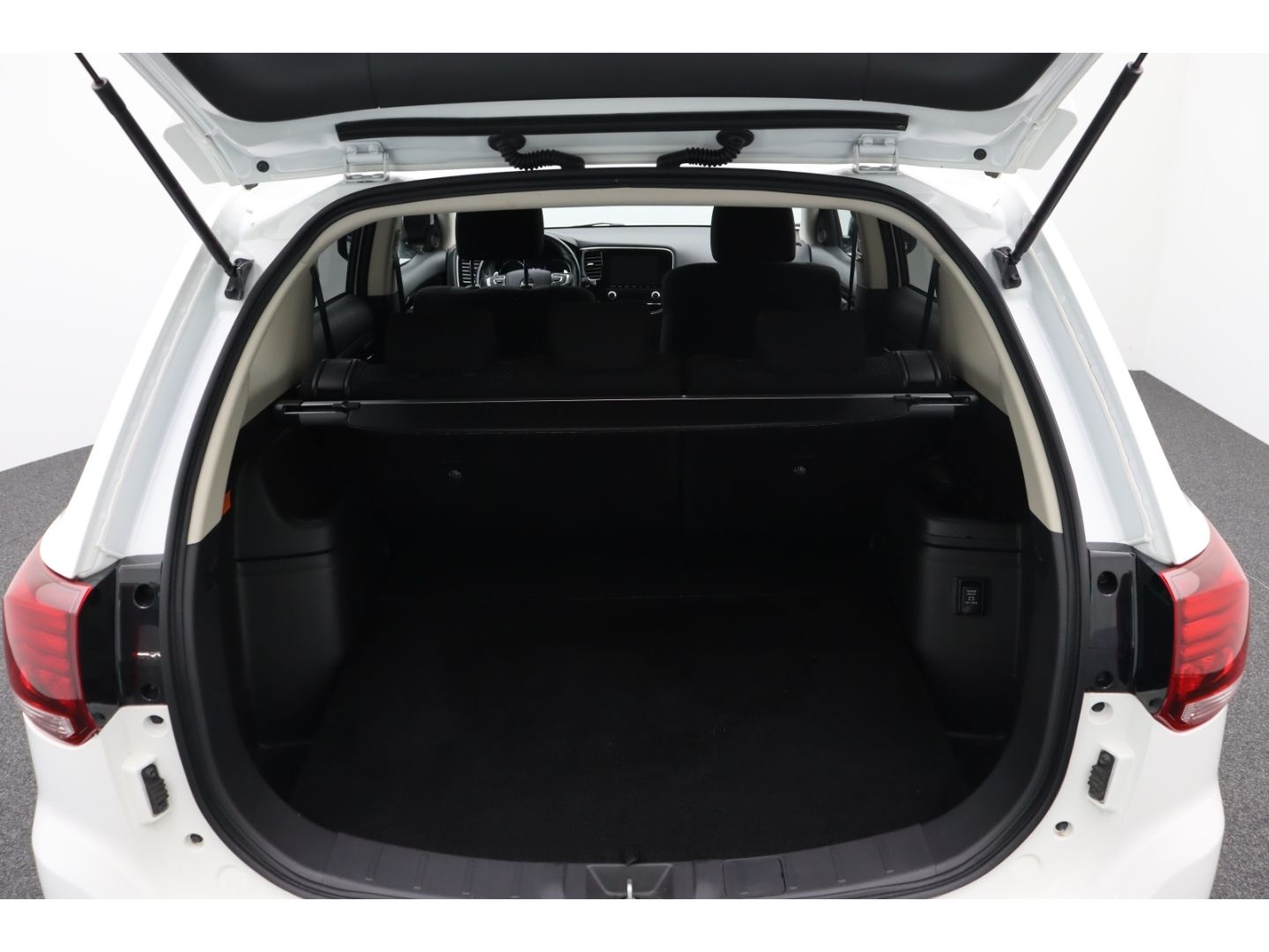 Fahrzeugabbildung Mitsubishi Plug-in Hybrid Outlander PHEV Basis 4WD Tempomat