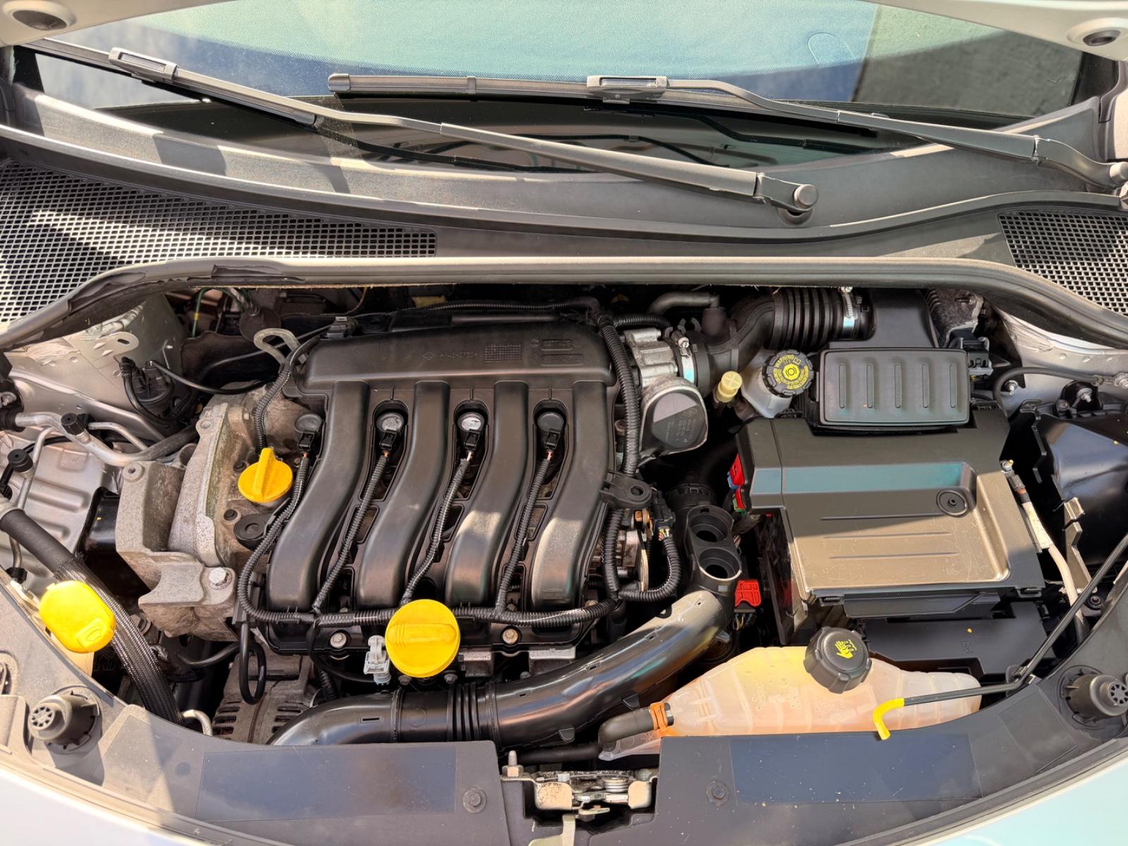 Renault Clio 2010 — photo 15